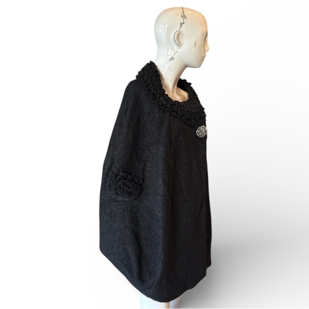 Iluvia 1978 Italy Wool Blend Textured Black Ornate Button Cape Size L/XL NWT - Picture 15 of 16